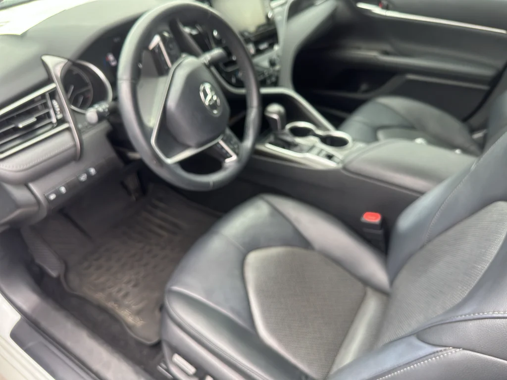 Used 2021 Wind Chill Pearl Toyota Hybrid XLE image 8