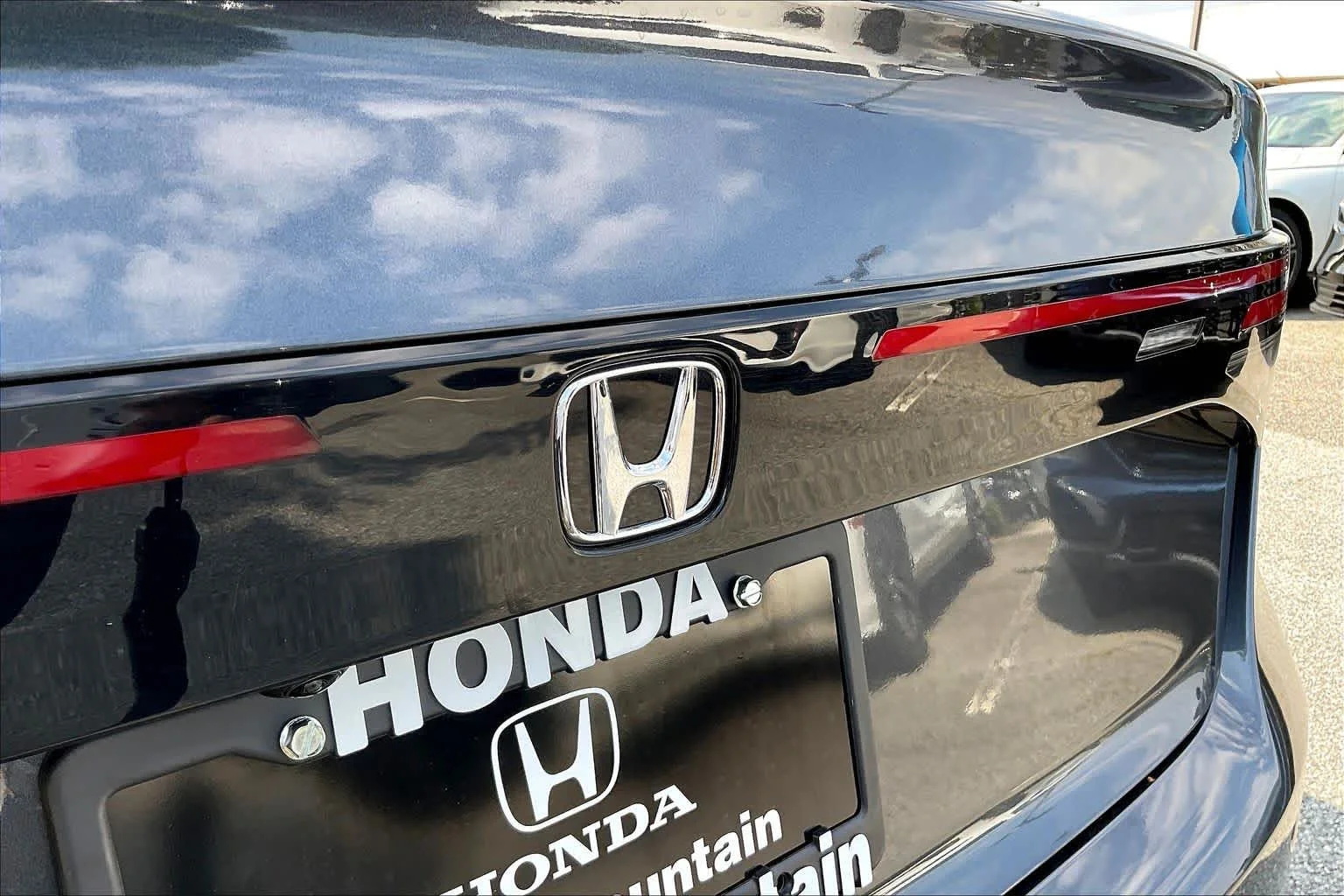 Used 2025 Meteorite Gray Metallic Honda LX image 10
