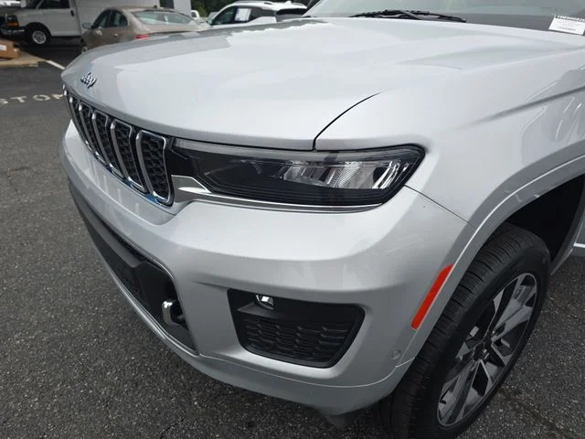 Used 2024 Silver Jeep Overland image 34