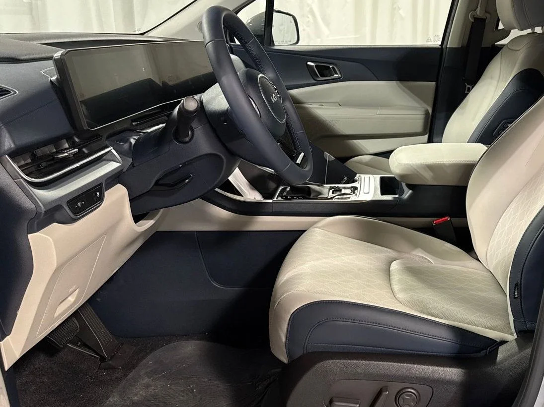 New 2026 Ivory Kia EX image 3