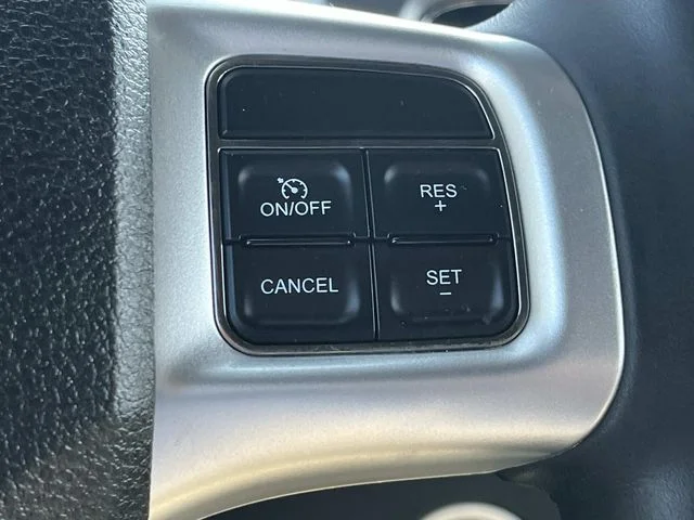 Used 2013 Silver Dodge SXT image 34