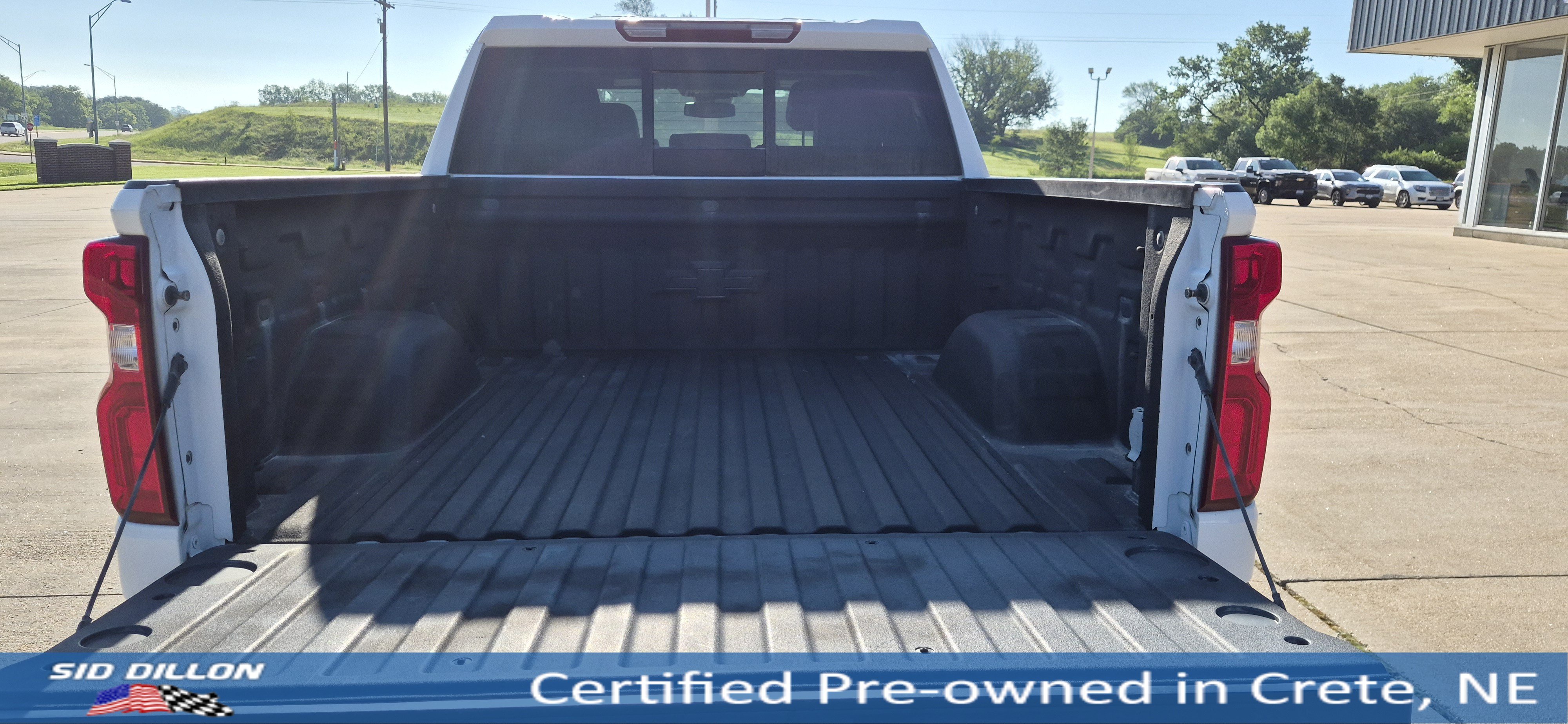 Used 2022 Summit White Chevrolet LTZ image 16