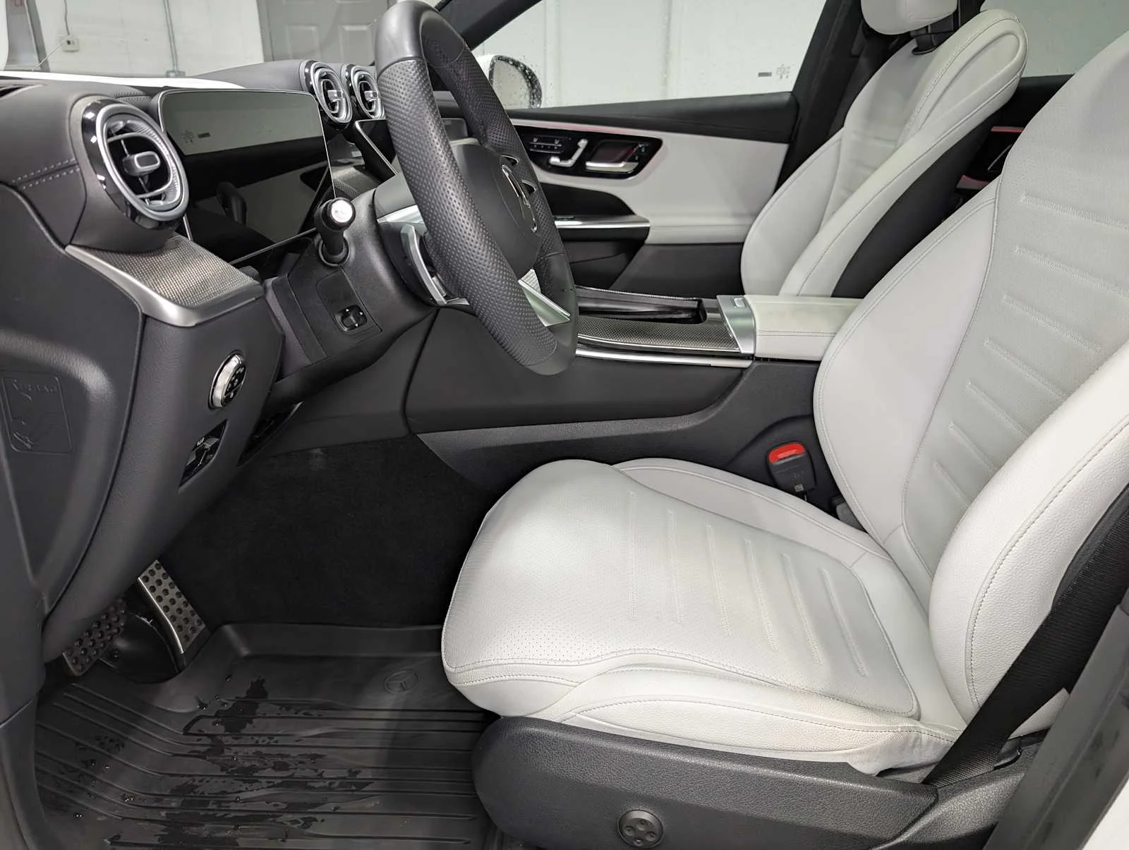 Used 2026 Polar White Mercedes-Benz GLC 300 image 4