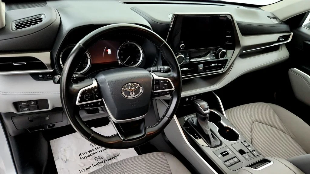Used 2023 Silver Toyota LE image 25