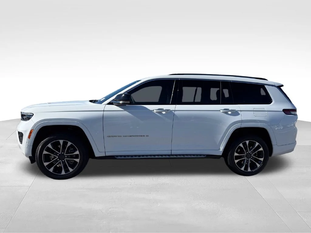 Used 2023 White Jeep Overland image 2