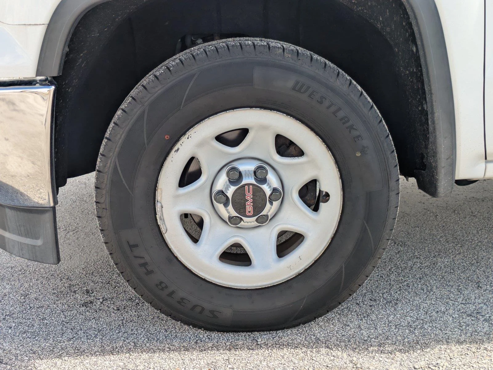 Used 2014 White GMC Base image 10