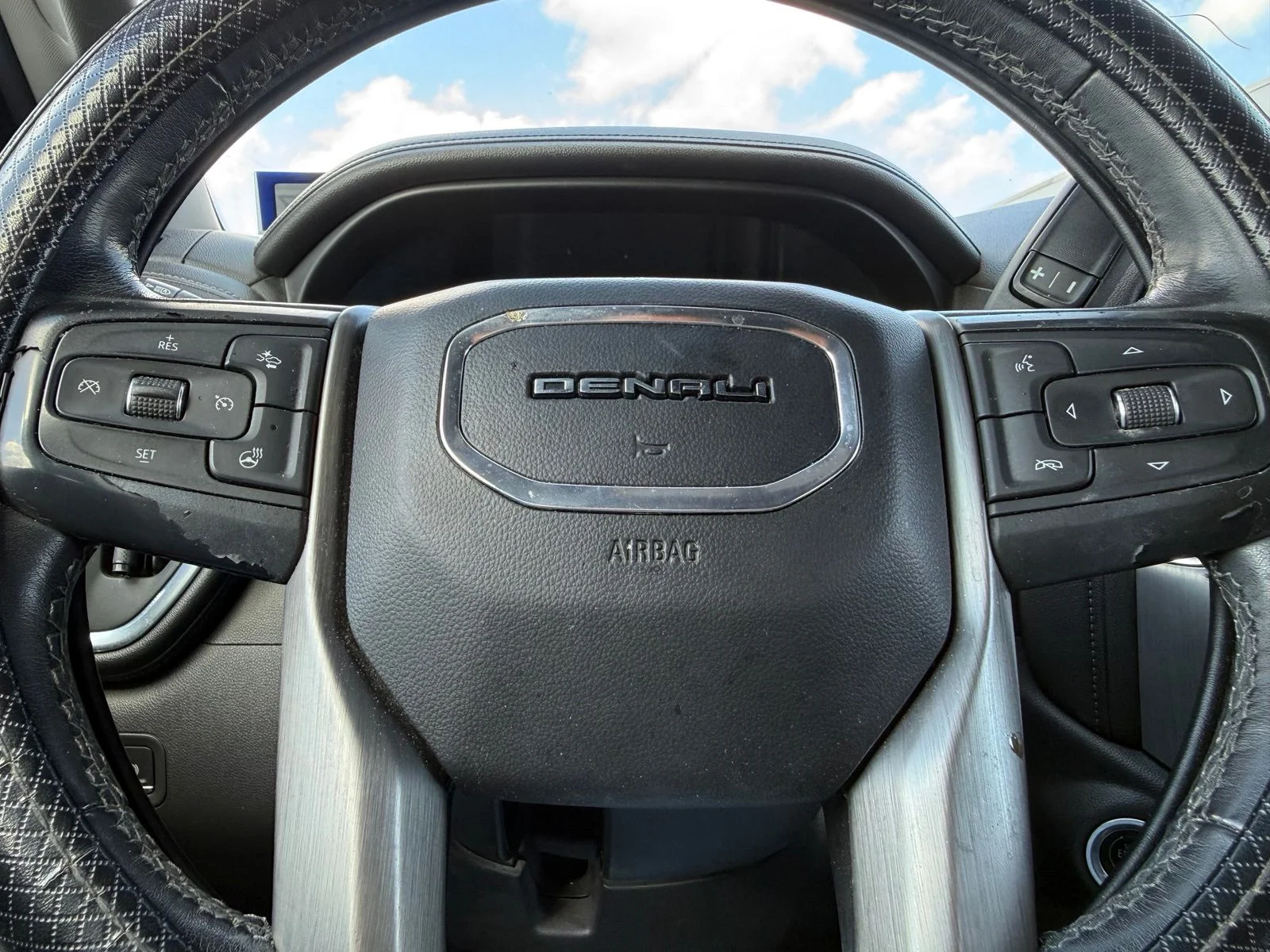 Used 2021 Gray GMC Denali image 7