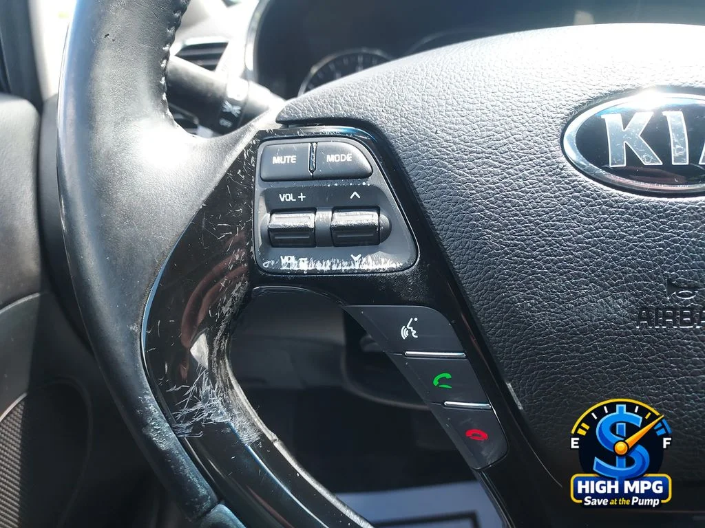 Used 2017 Black Kia S image 17