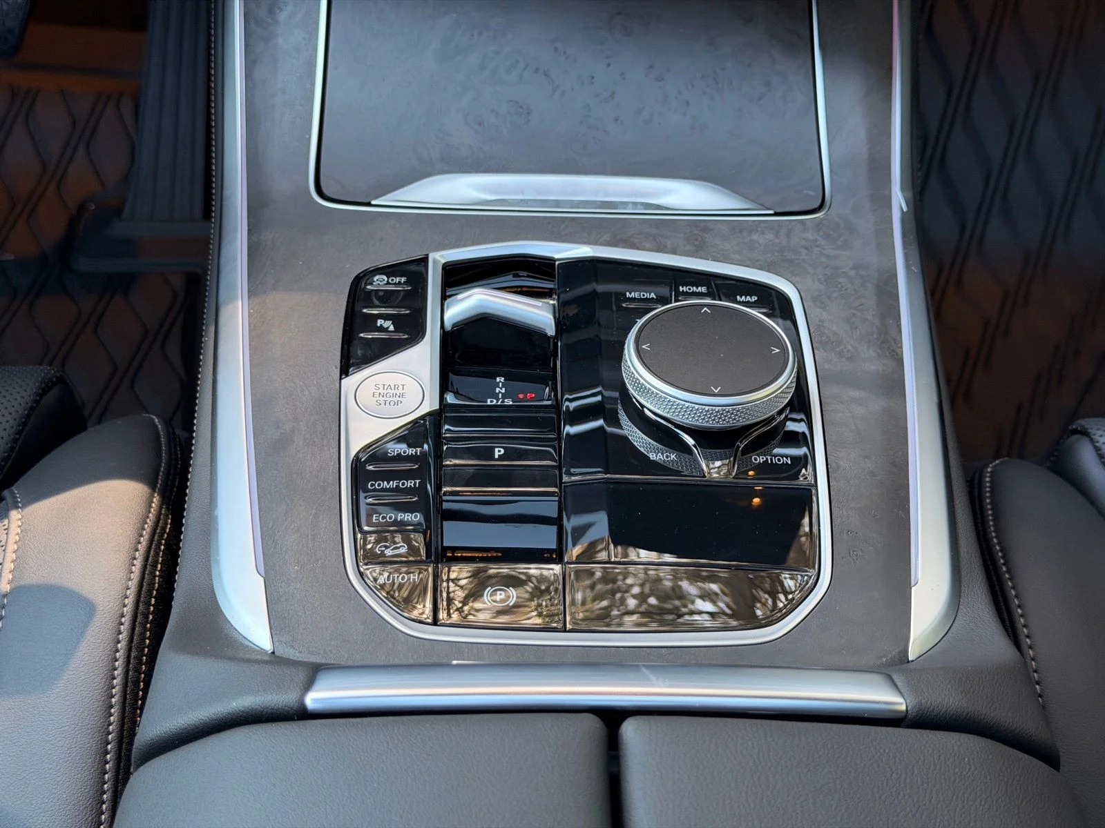 New 2026 Manhattan Green Metallic BMW xDrive40i image 18
