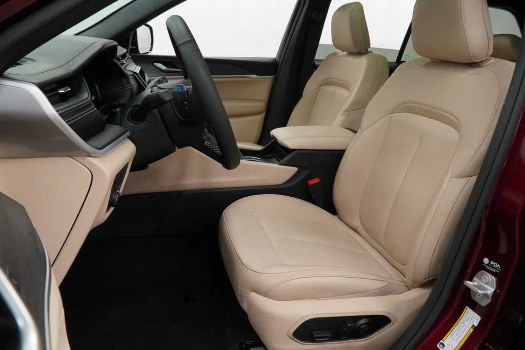 Used 2025 Red Jeep Limited image 3