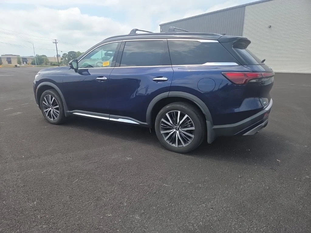 Used 2024 Blue INFINITI Autograph image 11