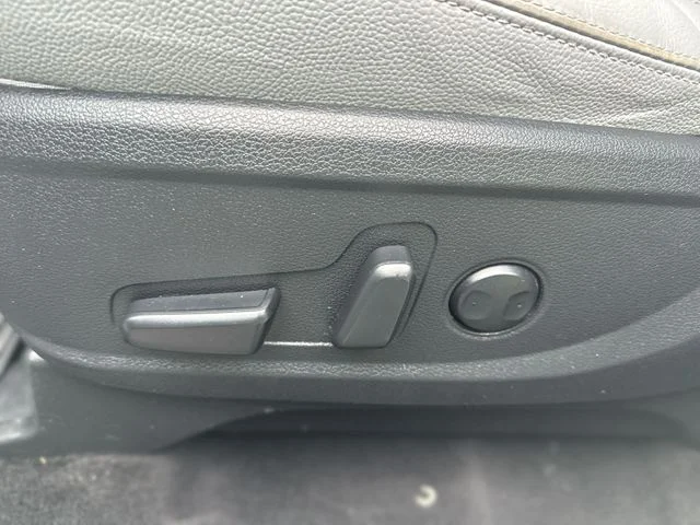 Used 2022 White Hyundai SEL image 13
