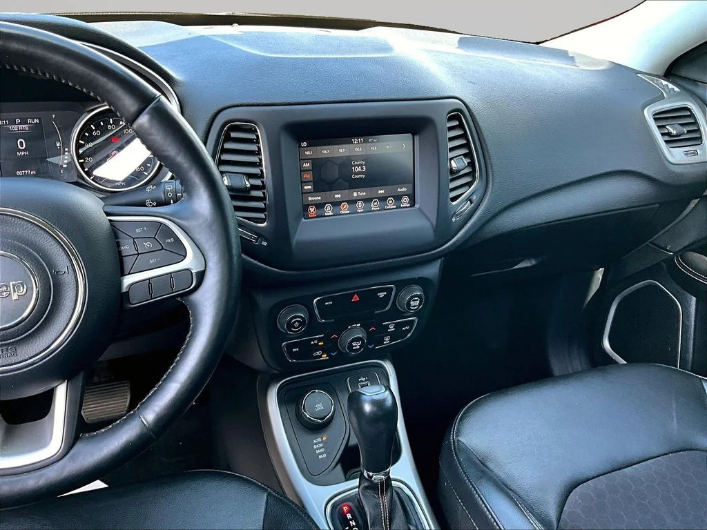 Used 2019 Crystal Metallic Jeep Latitude image 9