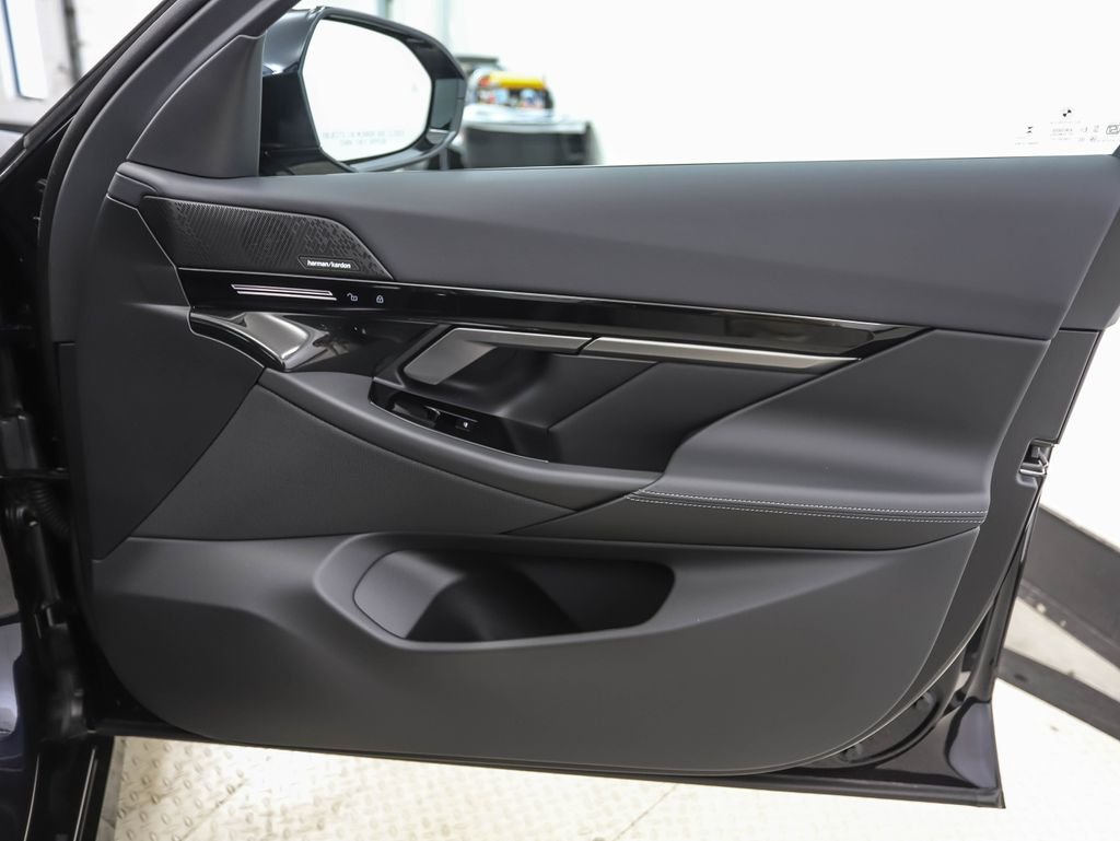Used 2026 Carbon Black Metallic BMW 530i xDrive image 29