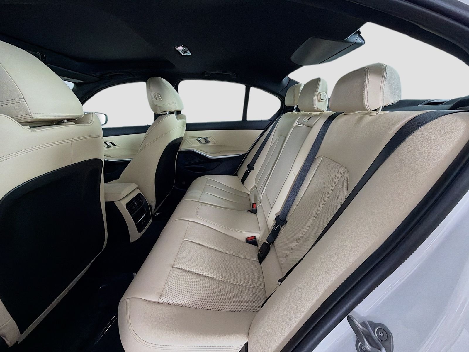 New 2026 Mineral White Metallic BMW 330i image 25