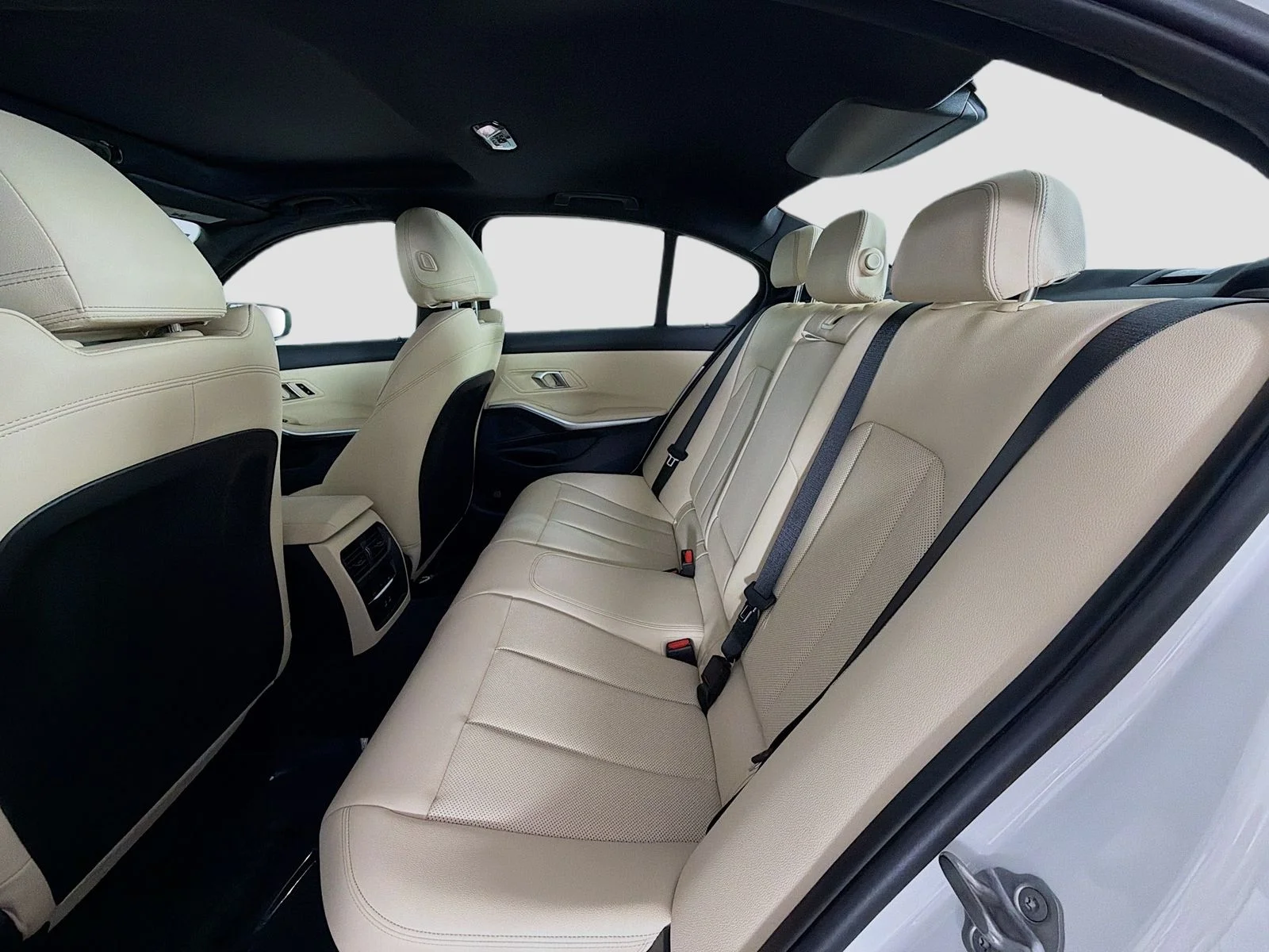 New 2026 Mineral White Metallic BMW 330i image 25