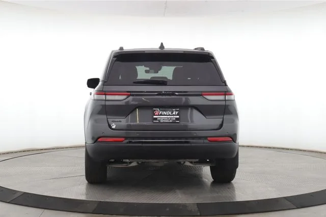 Used 2025 Gray Jeep Altitude image 11