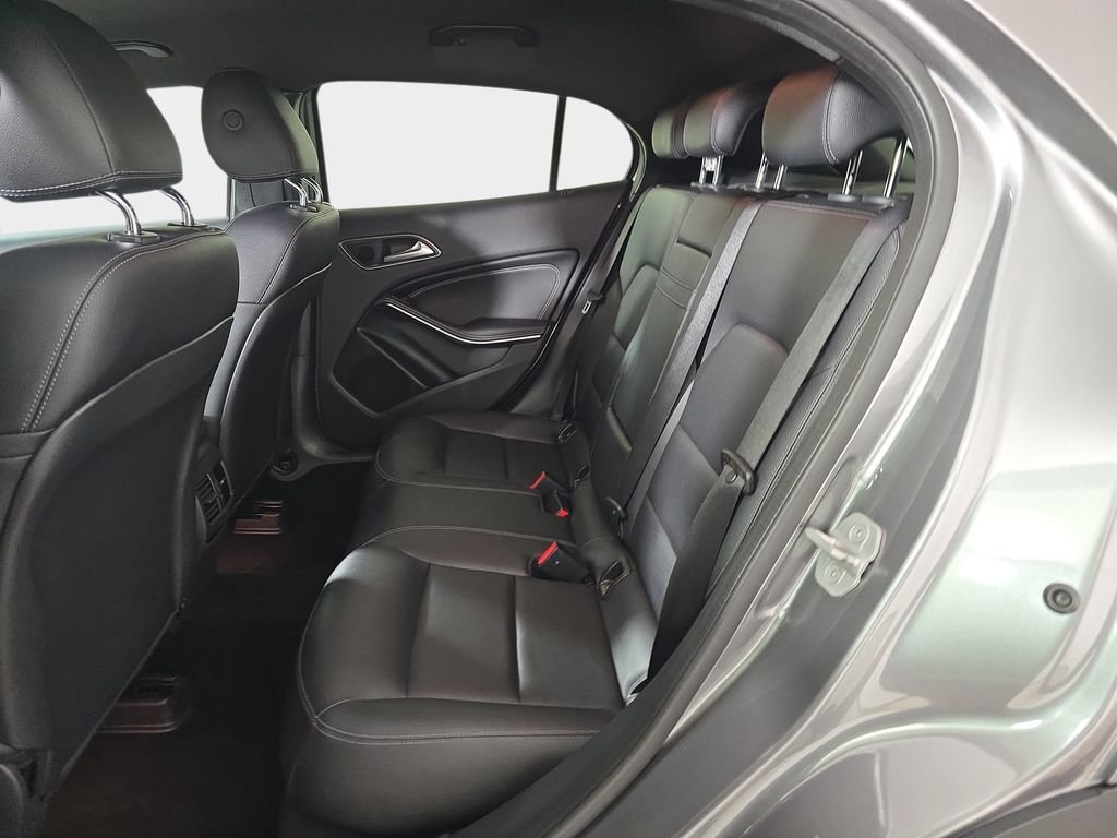 Used 2018 Gray Metallic Mercedes-Benz GLA 250 image 17