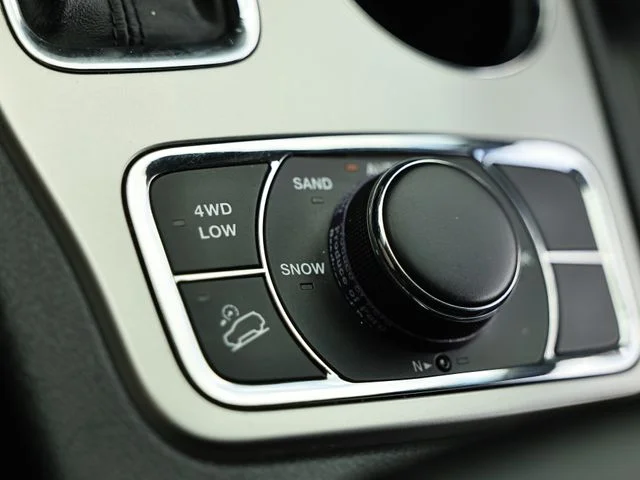 Used 2019 Bright White Clearcoat Jeep Limited image 40