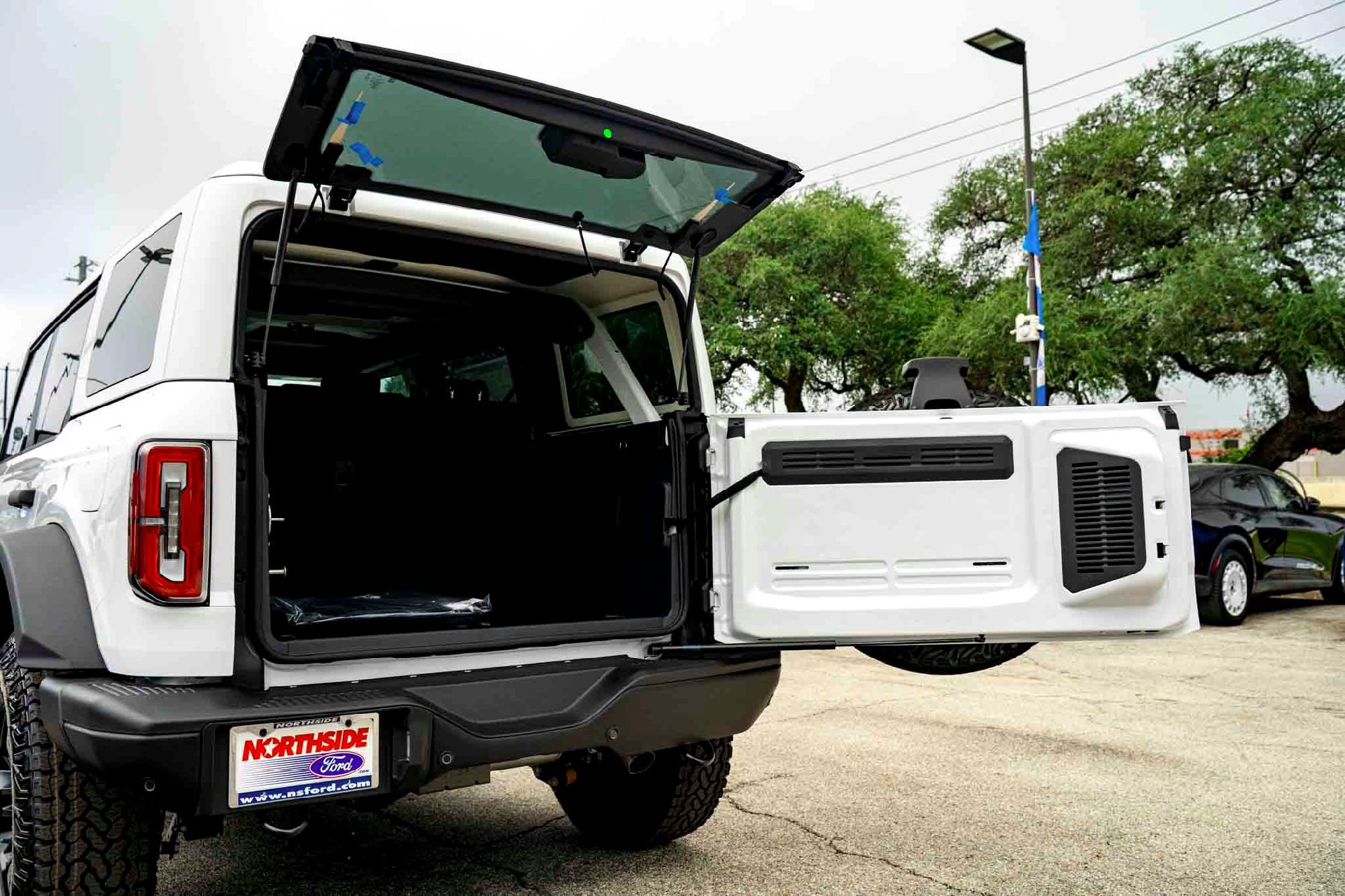 New 2026 Oxford White Ford Badlands image 6