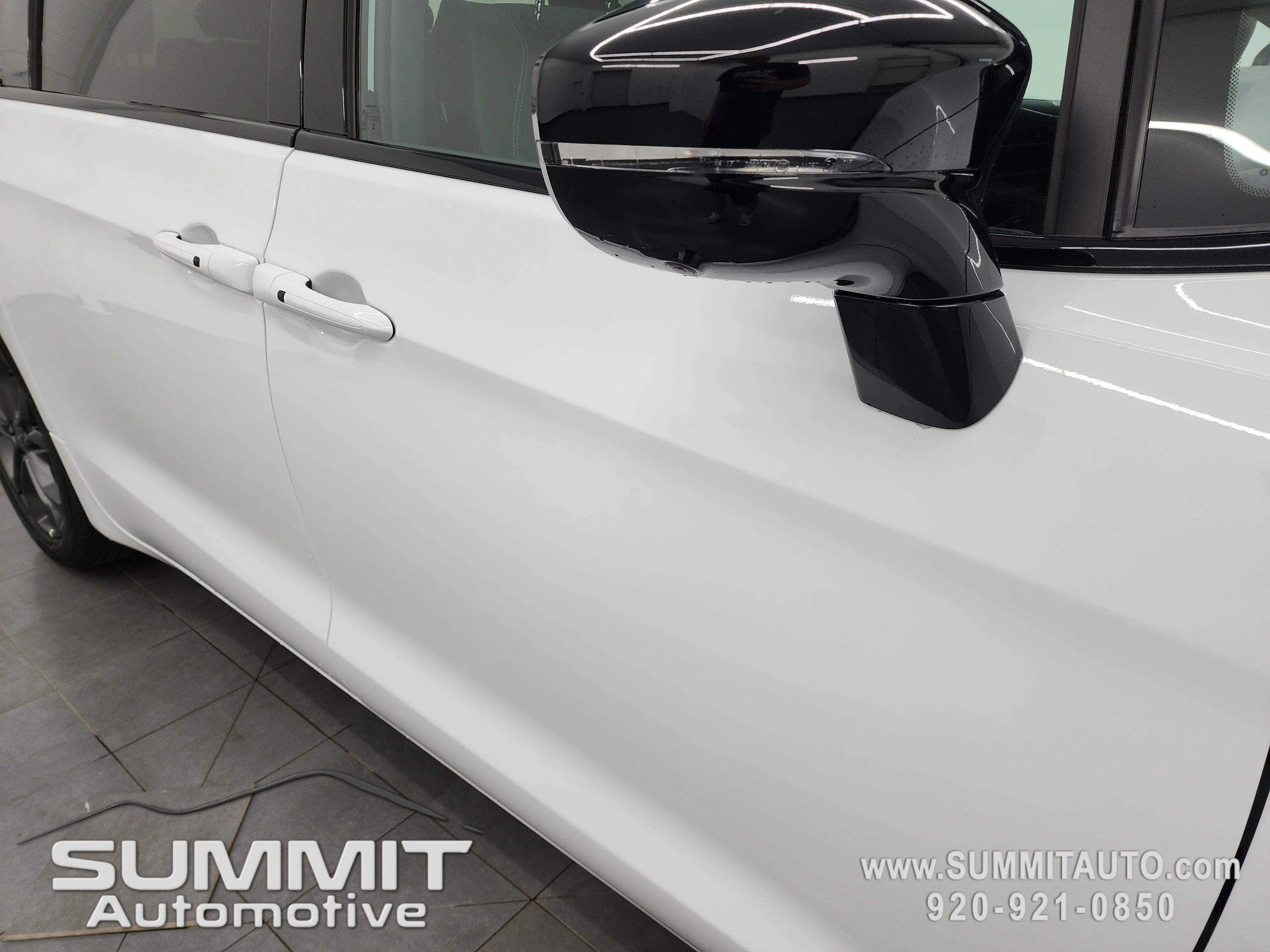 New 2026 Bright White Clear-Coat Exterior Paint Chrysler Select image 28