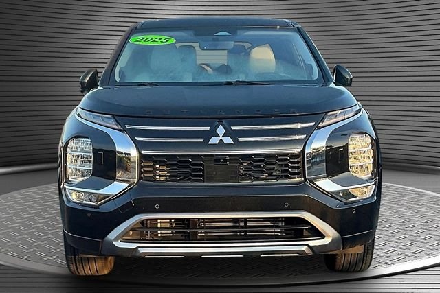 Used 2025  Mitsubishi SE image 2