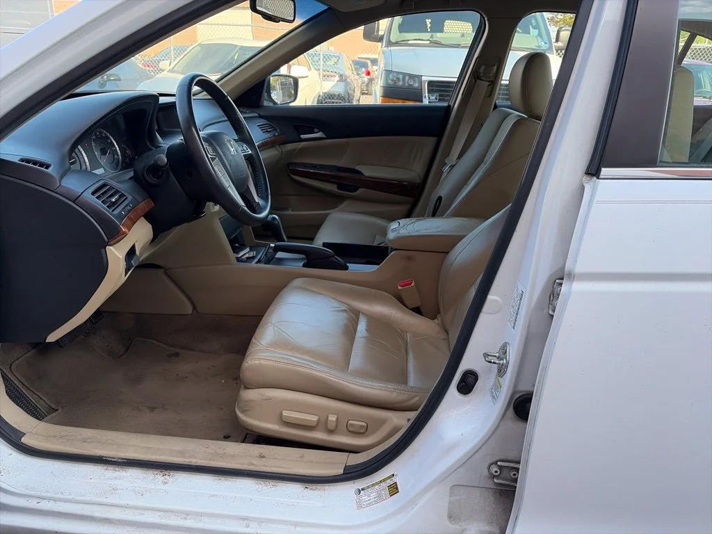 Used 2012 White Honda EX-L image 16