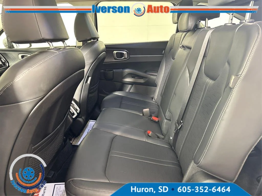 Used 2024 Everlasting Silver Kia S image 25