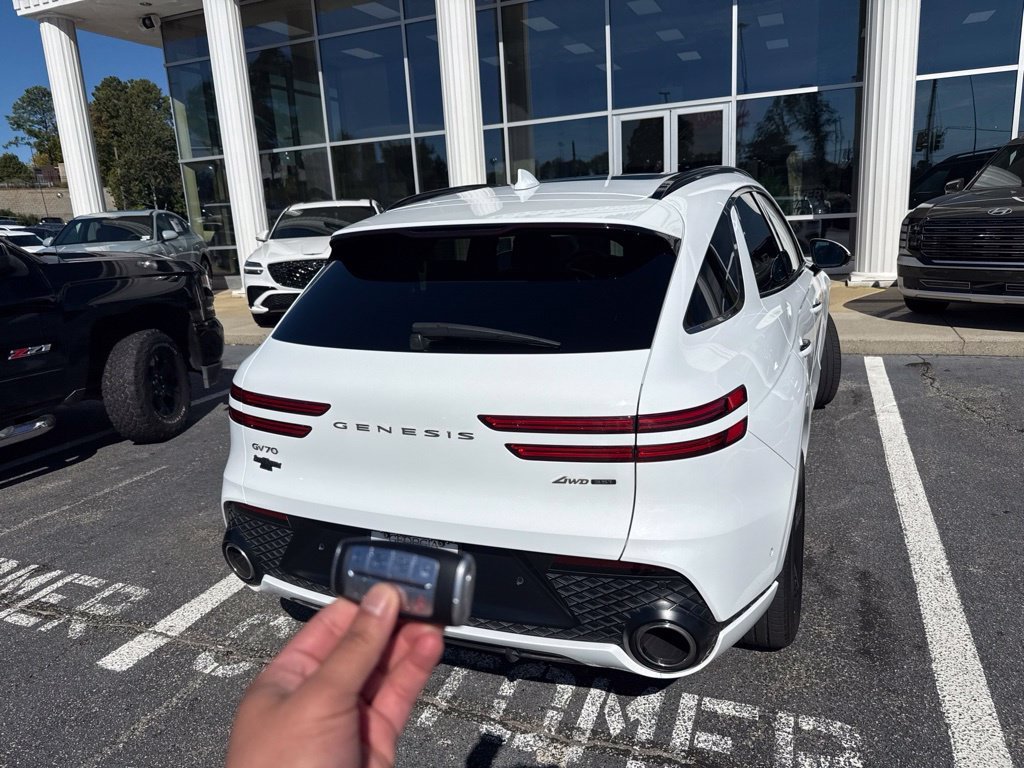 Used 2025 White Genesis 3.5T Sport image 4