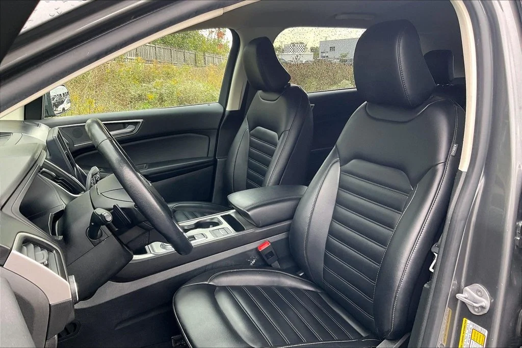Used 2022 Gray Ford SEL image 25
