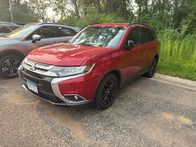 Used 2018 Rally Red Metallic Mitsubishi LE image 4