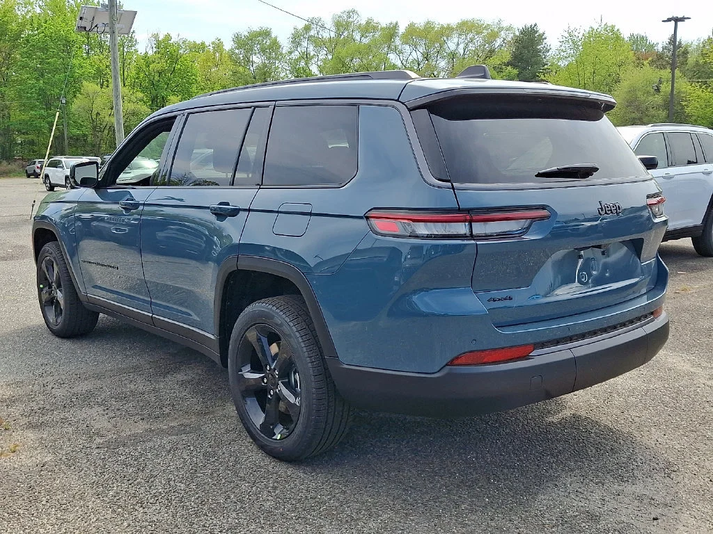 New 2026 Steel Blue Exterior Paint Jeep Limited image 5
