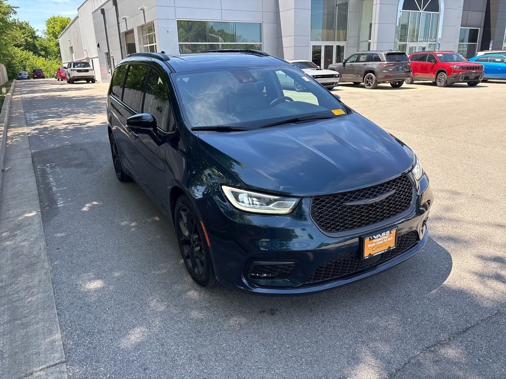 Used 2025 Blue Chrysler Limited image 7