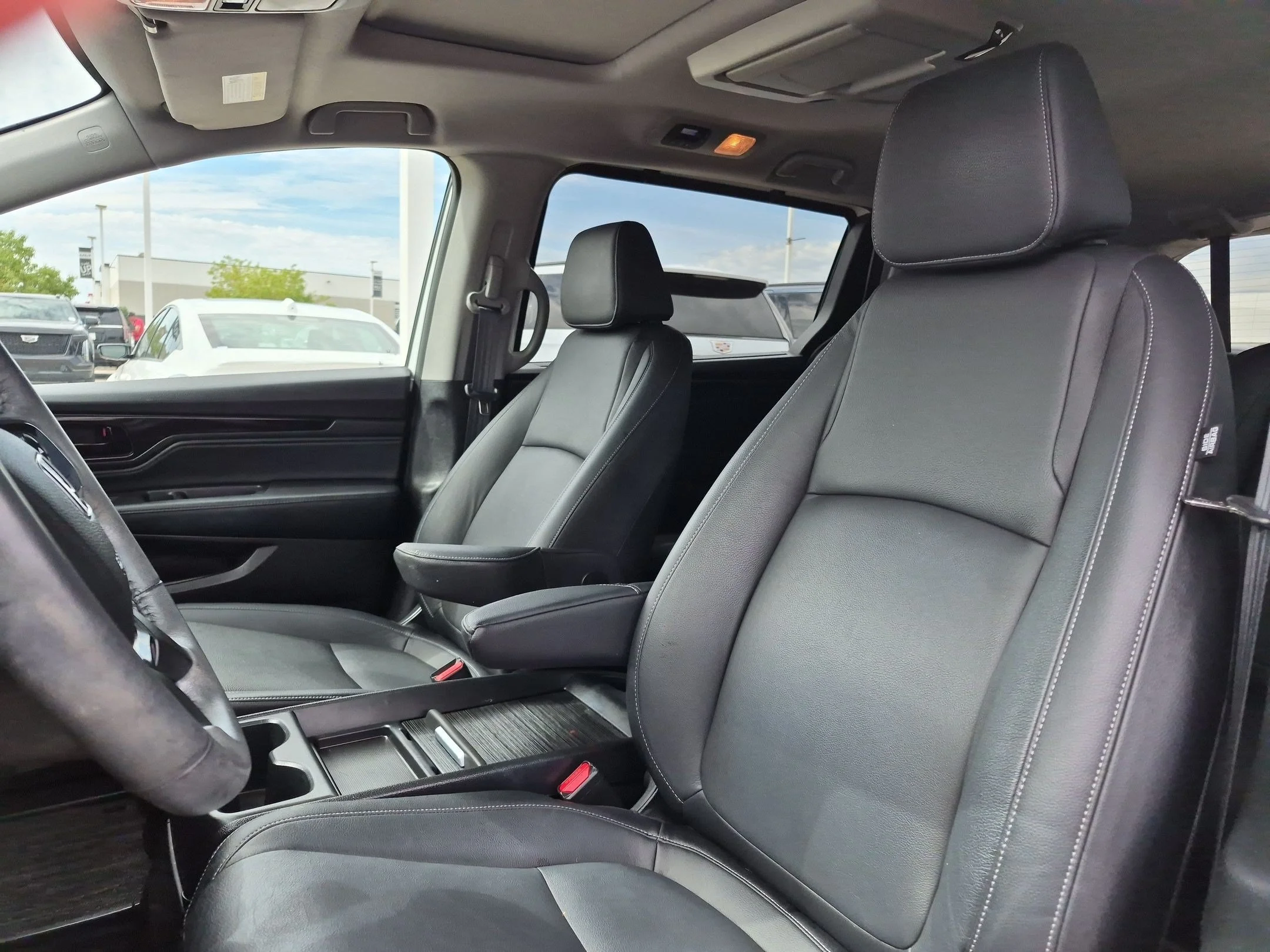 Used 2023 Platinum White Pearl Honda Touring image 27