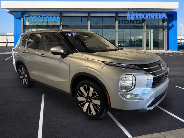 2025 Mitsubishi Outlander SE S-AWC's photo