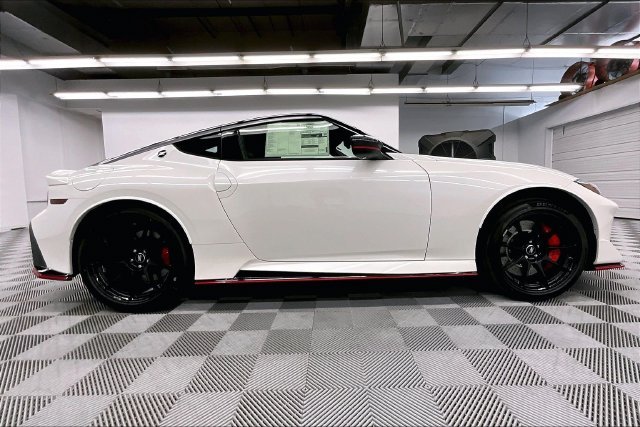 New 2027 Pearl White TriCoat/ Super Black Two Tone Nissan NISMO image 20