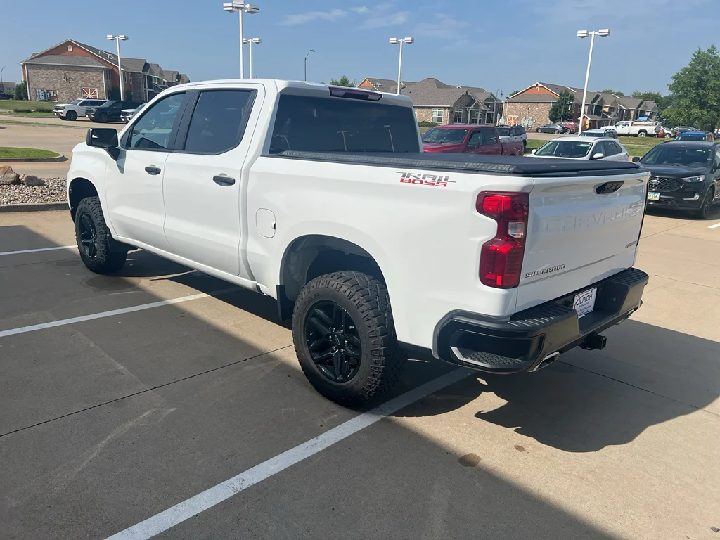 Used 2022 Summit White Chevrolet Custom Trail Boss image 6