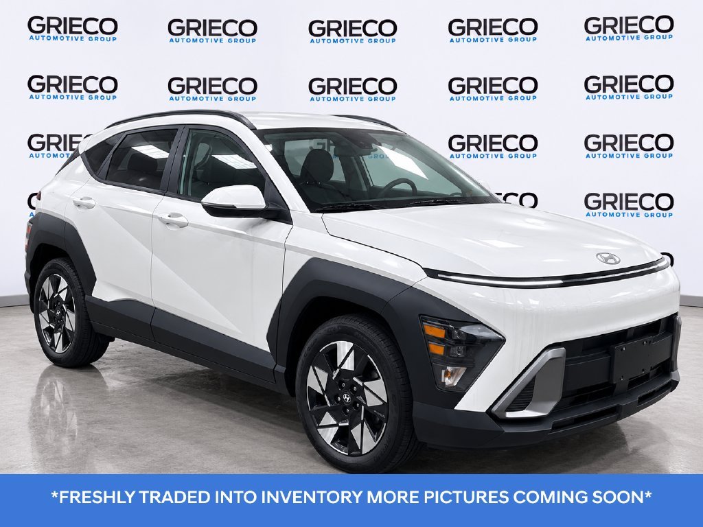 Used 2024 White Hyundai SEL image 1