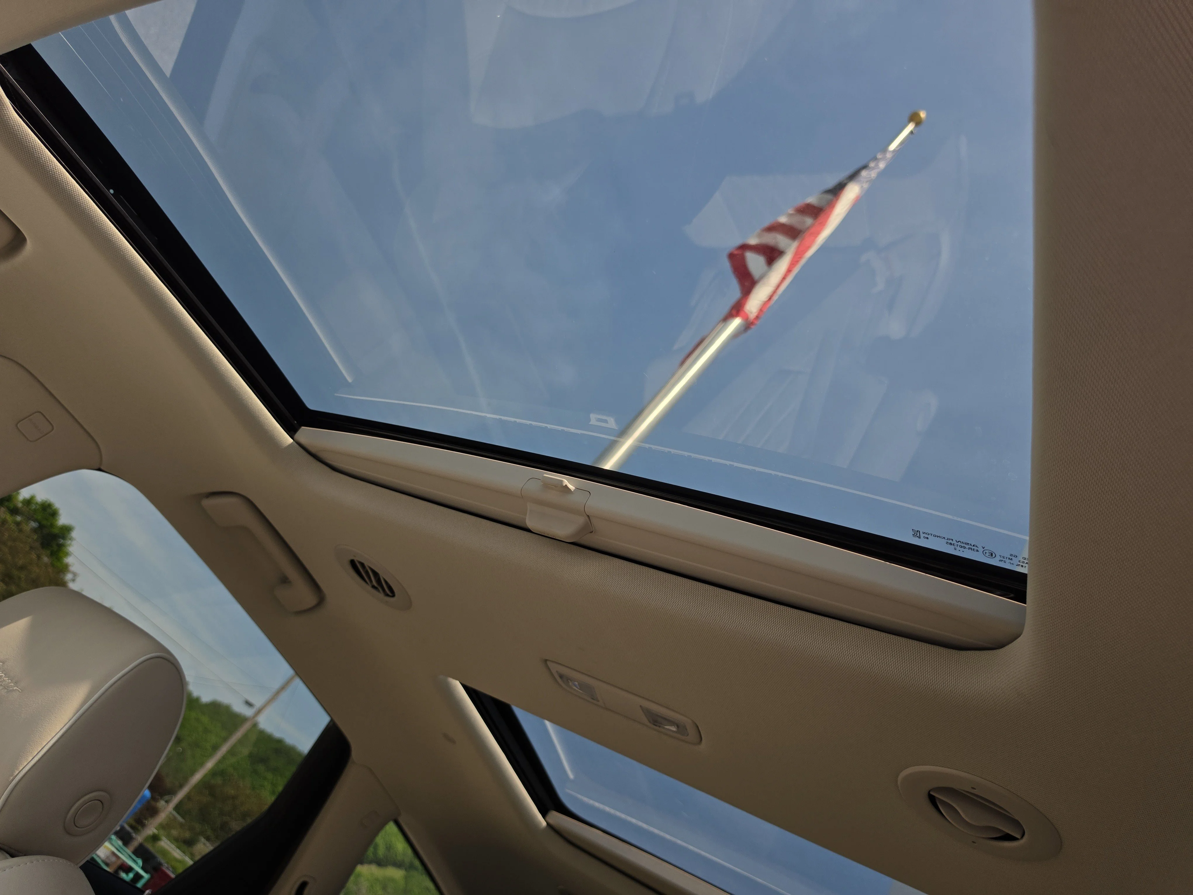 Used 2023 White Frost Tricoat Buick Avenir image 32