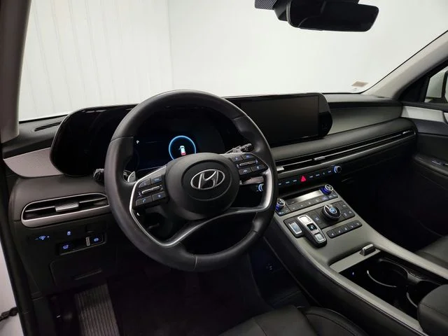 Used 2025 White Hyundai SEL Premium image 17