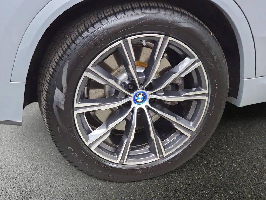 Used 2024 Brooklyn Gray Metallic BMW xDrive50e image 31
