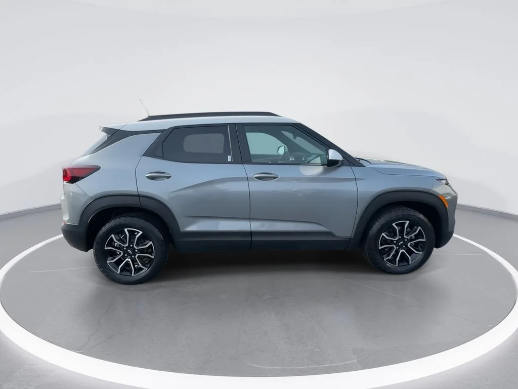 Used 2025 Gray Chevrolet ACTIV image 9