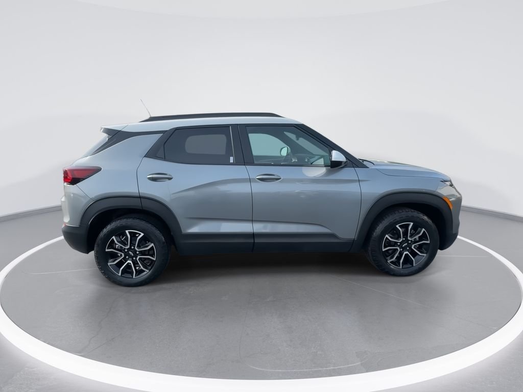 Used 2025 Gray Chevrolet ACTIV image 9