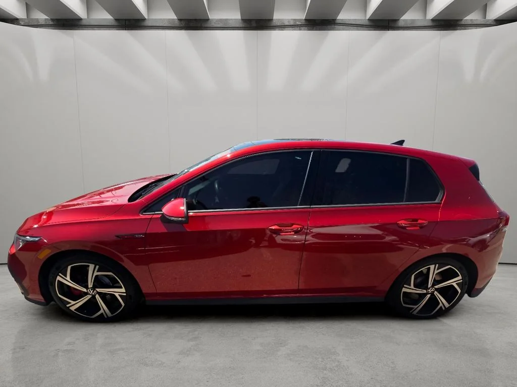 Used 2024 Kings Red Metallic Volkswagen SE image 2