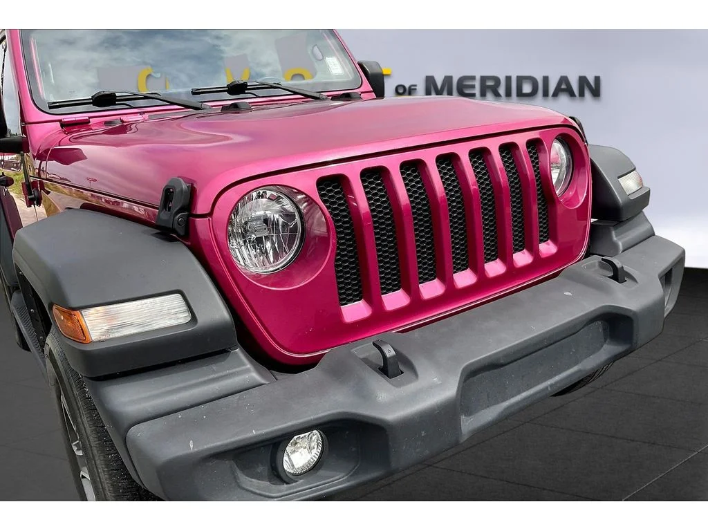 Used 2022 Pink Jeep Sport S image 19