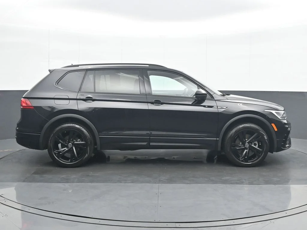 Used 2024 Black Volkswagen 2.0T SE R-Line Black image 7