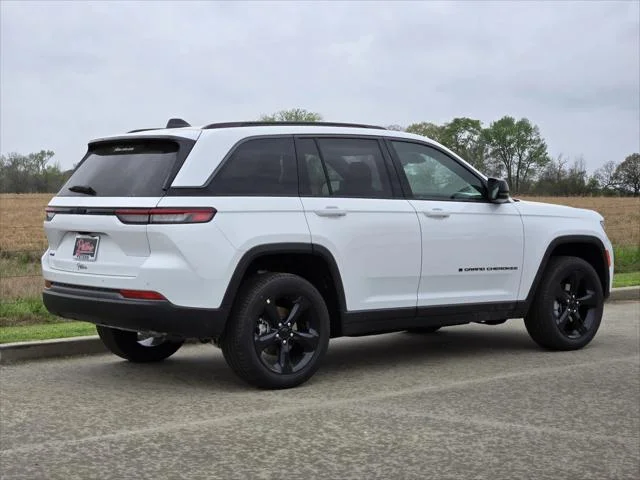 New 2026 Bright White Clear-Coat Exterior Paint Jeep Limited image 3