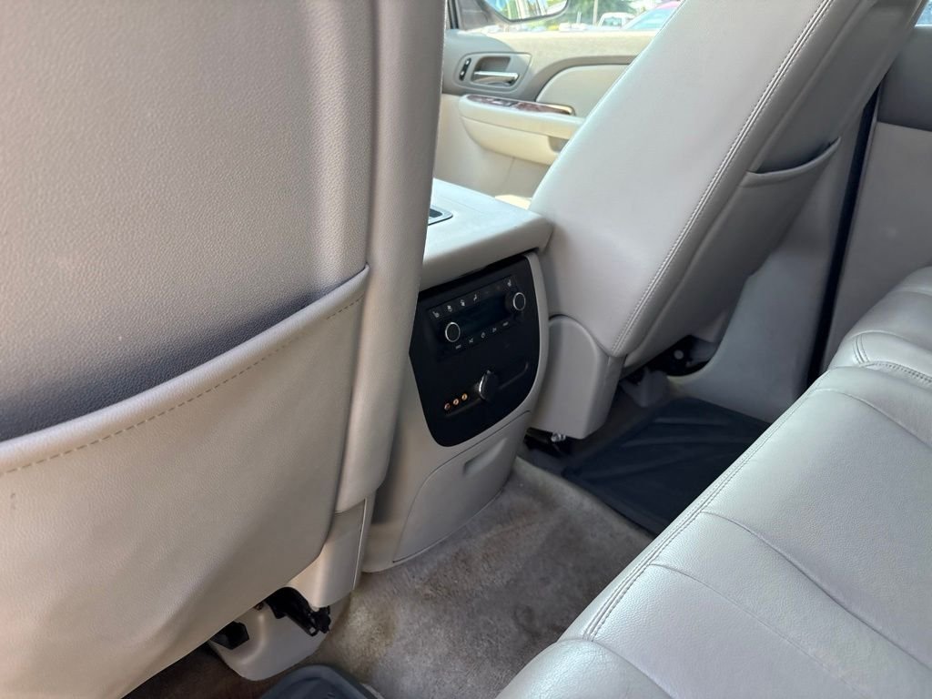 Used 2008 Silver Chevrolet LTZ image 25