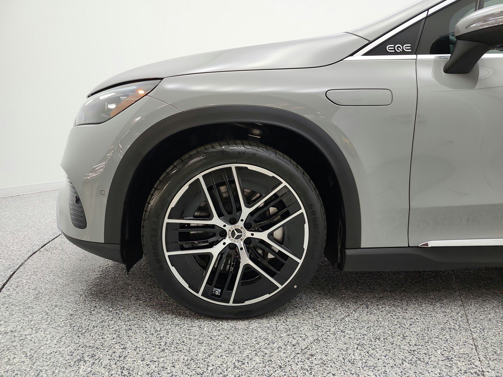 Used 2023 MANUFAKTUR Alpine Grey Mercedes-Benz EQE 350 4MATIC® SUV image 21