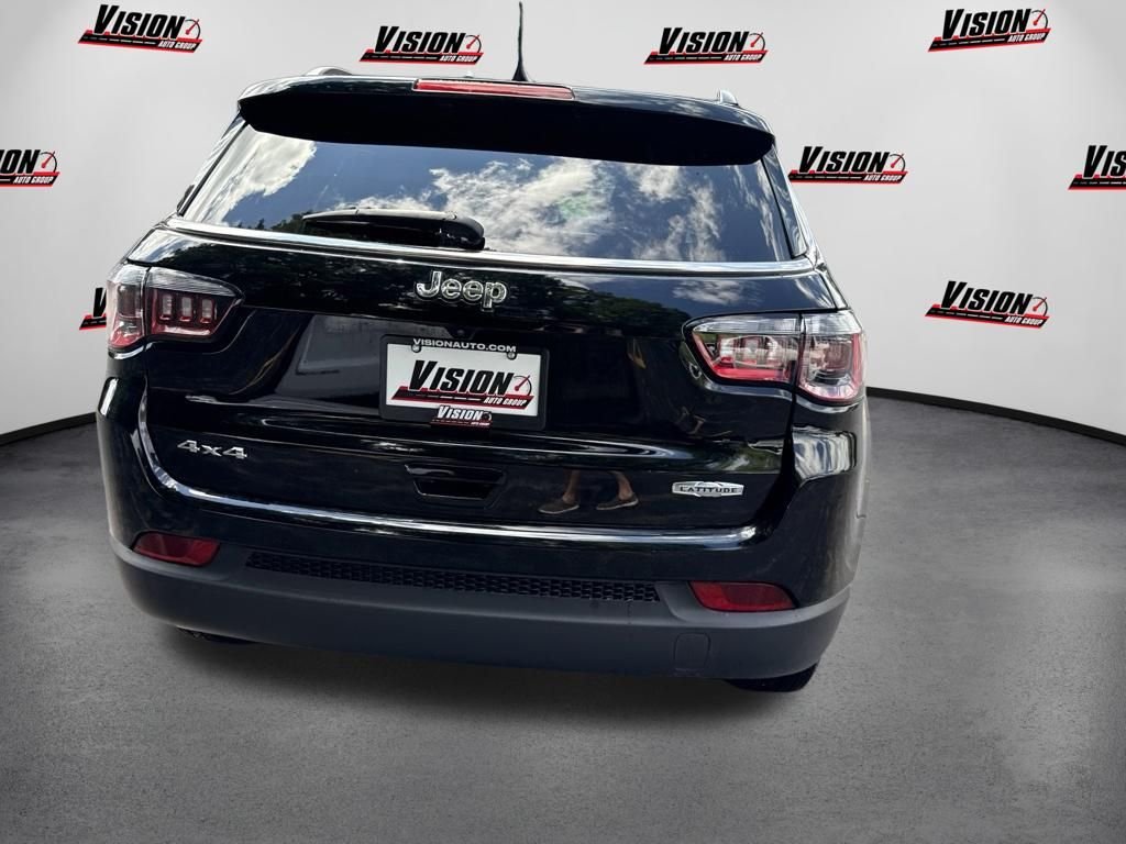 Used 2023 Black Jeep Latitude image 6